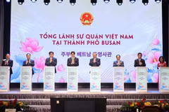 Le secrétaire général du Parti communiste du Vietnam Tô Lâm assiste à la cérémonie d’inauguration du Consulat général du Vietnam à Busan. Photo : VNA