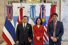 L'ambassadrice du Vietnam en Argentine Ngo Minh Nguyet, l'ambassadeur indonésien Sulaiman Syarif et le président de la Chambre de commerce Mercosur-ASEAN (MACC) Rodolfo Caffaro, lors du séminaire. Photo : VNA
