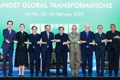 Le Premier ministre Pham Minh Chinh (au centre), le Premier ministre malaisien Anwar bin Ibrahim, le Premier ministre néo-zélandais Christopher Luxon, le président du Timor-Leste José Ramos-Horta et des chefs de délégations à la session plénière du Forum sur l'avenir de l'ASEAN. Photo : VNA