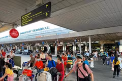 A l'aéroport de Tan Son Nhat. Photo : VNA