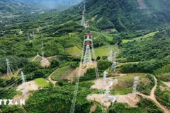 La section vietnamienne de la ligne électrique 500 kV Monsoon-Thanh My. Photo : VNA