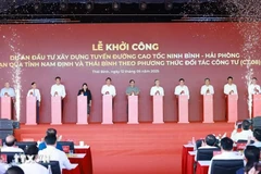 Le Premier ministre Pham Minh Chinh à la cérémonie de lancement des travaux du projet de l'autoroute Ninh Binh-Hai Phong, tronçon traversant les provinces de Nam Dinh et de Thai Binh. Photo: VNA