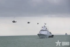 Quatre hélicoptères de la Marine royale malaisienne participent au défilé. Photo : https://www.qdnd.vn/