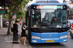 Ho Chi Minh-Ville prévoit d'offrir la gratuité sur 135 lignes de bus. Photo : VNA