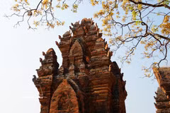 La tour Po Klong Garai : témoin de l’architecture cham sur la terre ensoleillée et venteuse de Khanh Hoa