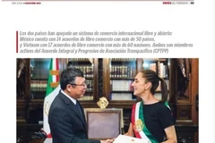 Photo de l'ambassadeur vietnamien Nguyen Van Hai et de la présidente mexicaine Claudia Sheinbaum sur Voces Del Periodista. Capture d'écran/VNA