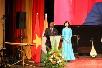 Évariste Koffi Yapi, secrétaire général du ministère des Affaires étrangères, de l'Intégration africaine et des Ivoiriens de l'extérieur et représentant officiel du gouvernement de la République de Côte d'Ivoire à la célébration. Photo : VNA