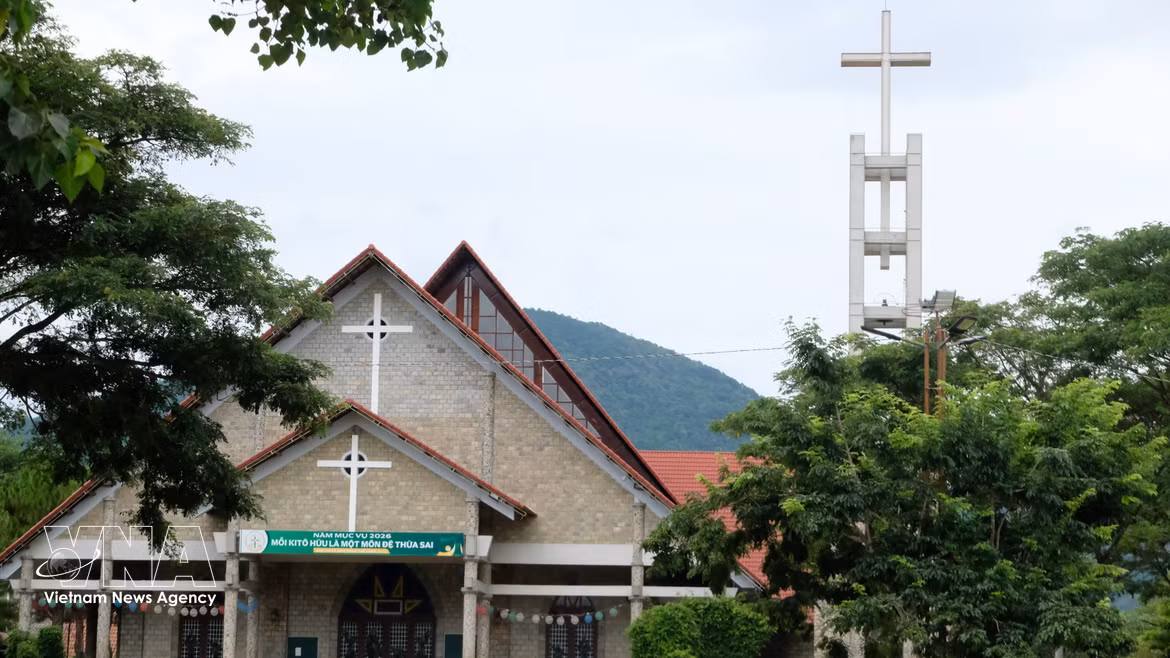 L’architecture singulière de l’église en pierre de Da Tong à Lam Dong