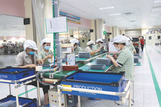 Dans un atelier de la compagnie Bujeon Vietnam Electronic, dans la zone idustrielle de Quê Vo, province de Bac Ninh (Nord). Photo : VNA/CVN VN2.jpeg