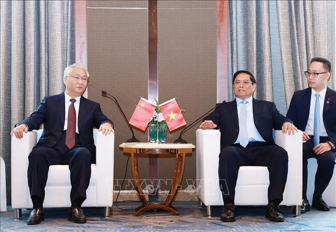 Le Premier ministre Pham Minh Chinh (droite) et le vice-Premier ministre chinois Zhang Guoqing. Photo: VNA chinh 3.jpg