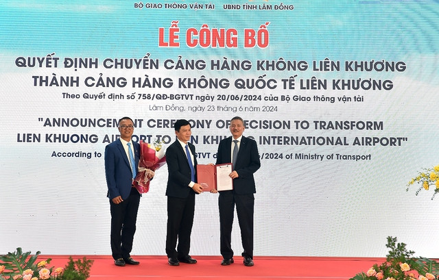 L'aéroport de Lien Khuong a été converti en l'aéroport international de Lien Khuong, le premier du genre dans les Hauts Plateaux du Centre, lors de la cérémonie d'annonce organisée le 23 juin. Photo: baochinhphu.vn lien khuong.jpeg
