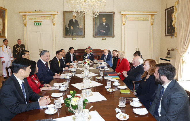 Entretien entre le sécrétaire général et président To Lam et le président irlandais Michael D. Higgins. Photo: VNA lam 1.jpg