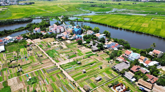 Tra Que, charmant petit village situé à 3 km du centre de l’ancienne cité de Hoi An, province de Quang Nam, au Centre, est aussi surnommé le "village des légumes". Le maraîchage est sa première source de revenu, avec le tourisme. Photo : VI 1.jpg