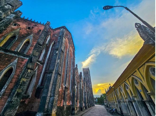 L'architecture magnifique de la basilique de So Kien. Photo : the Sun Group So Kien.webp