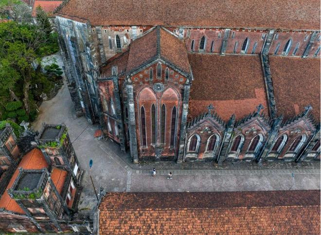 La basilique de So Kien - une destination culturelle et spirituelle incontournable à Ha Nam. Photo : the Sun Group so kien 2.webp