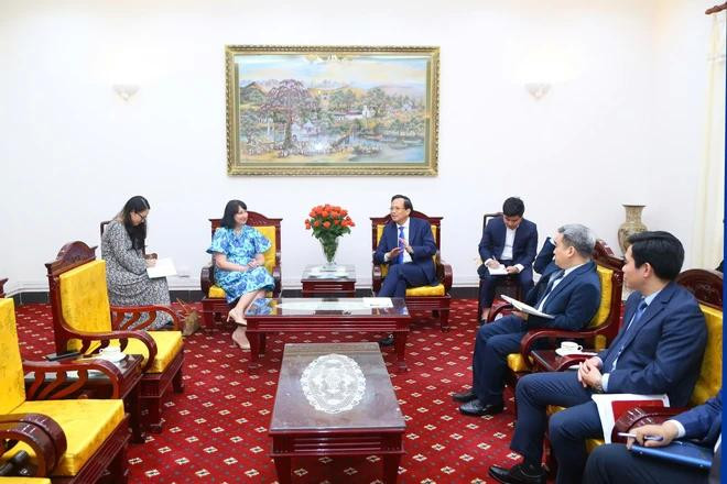 La partie roumaine espère que les deux parties pourront signer un accord sur l'assurance sociale à l'occasion de la célébration des 75 ans des relations diplomatiques entre les deux pays en 2025. Photo: VietnamPlus roumanie 2.webp
