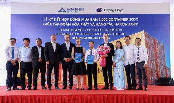 Cérémonie de signature du contrat entre le groupe Hoa Phat et la compagnie allemande Hapag-Lloyd. Photo: VNA hoa phat 1.jpg