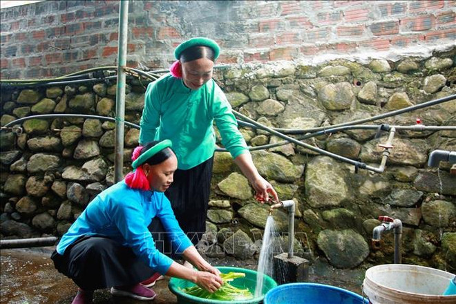 Les minorités ethniques du district de Tien Yen ont l'accès à l'eau potable. Photo : VNA dan toc 2.jpg