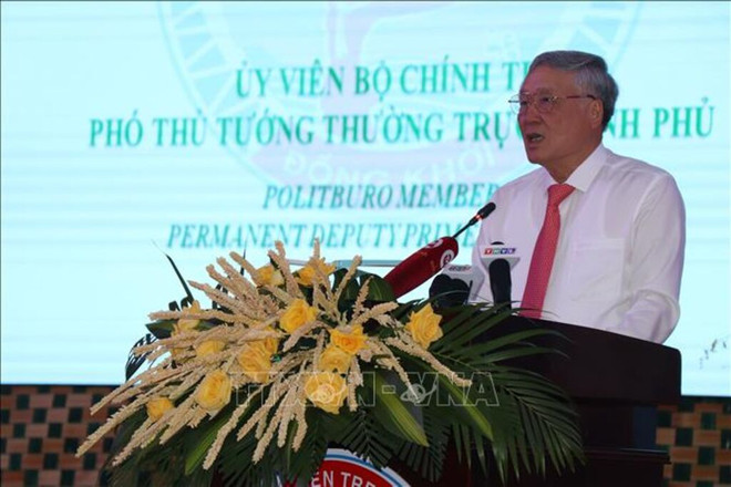 Le vice-Premier ministre permanent Nguyên Hoa Binh s’exprime lors de la conférence de promotion.Photo: Công Tri/VNA/CVN 2.jpg