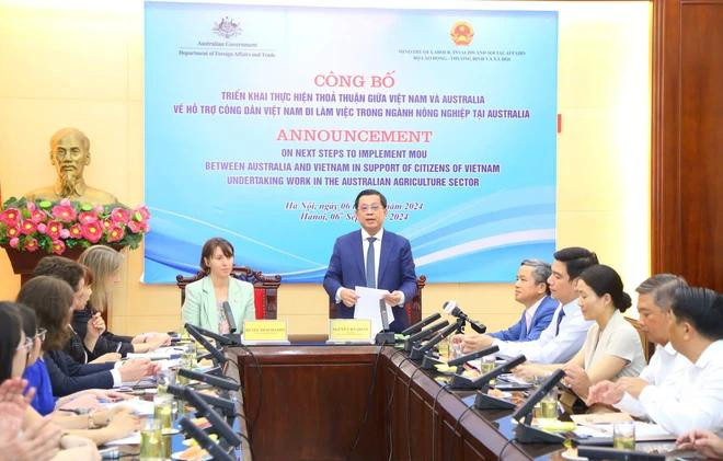 Le vice-ministre du Travail, des Invalides et des Affaires sociales, Nguyen Ba Hoan, s'exprime à la réunion. Photo: VietnamPlus laodong 1.webp
