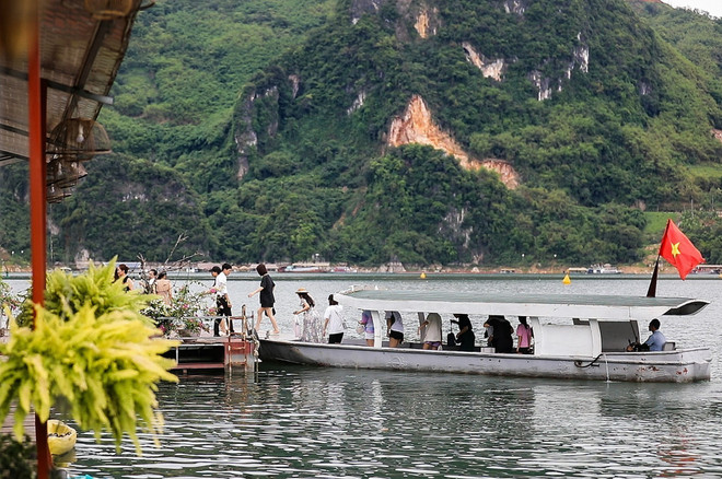 Le lac Hoa Binh. Photo: VNA hoa binh.jpg