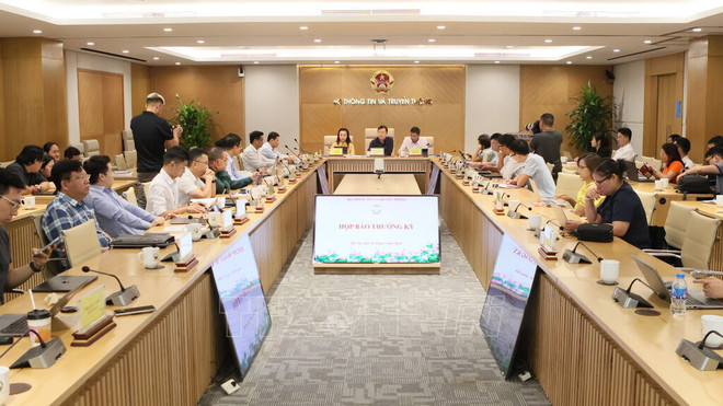 Panorama de la conférence de presse régulière du MIC. Photo: MIC ban dan 2.jpg