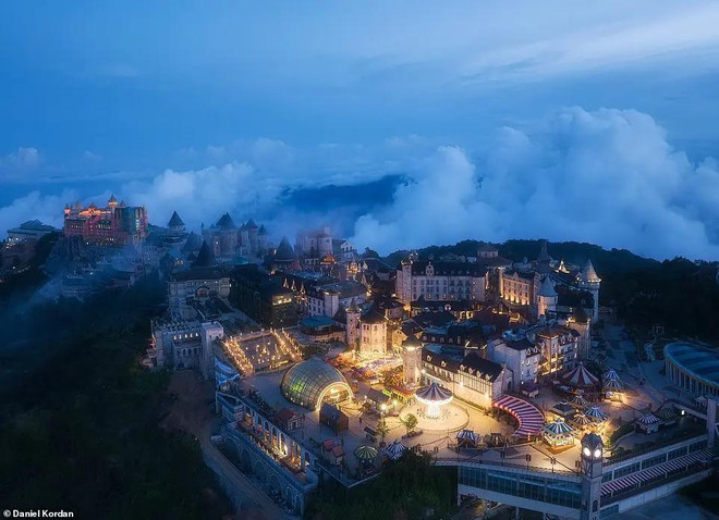 La beauté séduisante du complexe Sun World Ba Na Hills de Da Nang. Photo: Daniel Kordan/Daily Mail 5.webp