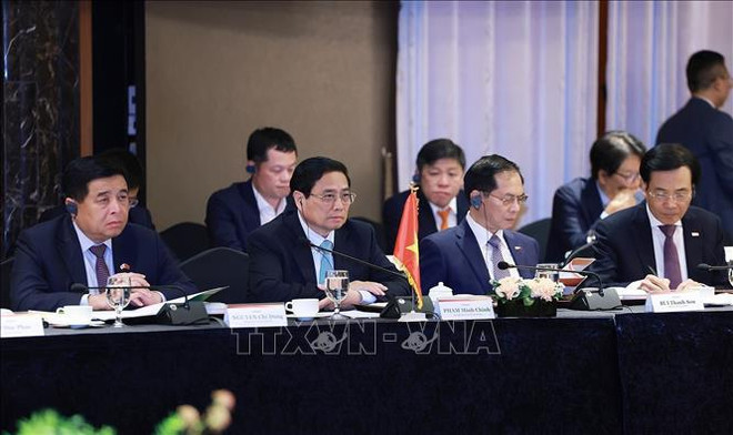 Le Premier ministre Pham Minh Chinh au petit-déjeuner-débat avec des dirigeants de grandes entreprises sud-coréennes. Photo : VNA Chinh.jpg