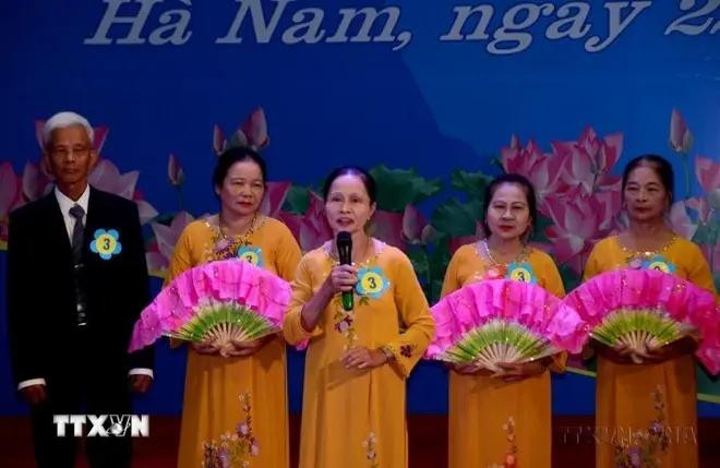 Les personnes âgées participent à un concours dans la province de Ha Nam. Photo: VNA 4.webp