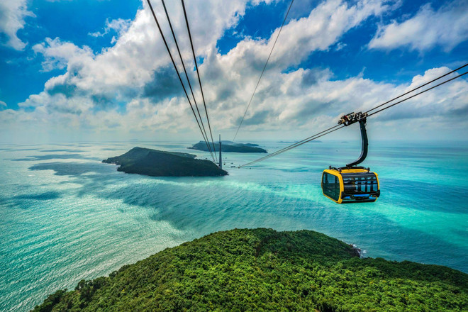 Le téléphérique à trois câbles le plus long du monde menant à Hon Thom offre une vue panoramique sur la nature époustouflante de Phu Quoc. pq2.jpg