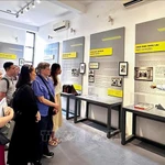 Visite au Musée de la photographie de Lai Xa, commune de Hoai Duc, Hanoï. Photo : VNA