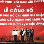 La cérémonie de remise du certificat d'adhésion de Hô Chi Minh-Ville au Réseau des Villes créatives de l'UNESCO (domaine du cinéma). Photo : VNA