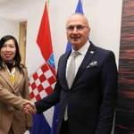 La vice-ministre des Affaires étrangères Le Thi Thu Hang et le ministre croate des Affaires étrangères Gordan Grlic Radman. Photo : VNA