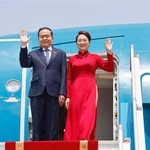 Le président de l’Assemblée nationale du Vietnam Trân Thanh Mân et son épouse Nguyên Thị Thanh Nga partent pour la Malaisie. Photo : VNA