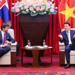 Le général Luong Tam Quang (droite), ministre de la Sécurité publique, a reçu à Hanoï Robert Kaliňák, vice-Premier ministre et ministre slovaque de la Défense. Photo : VNA