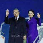 Le secrétaire général du Comité central du Parti communiste du Vietnam, Tô Lâm. et son épouse. Photo : VNA