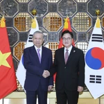 Lors de sa visite d'État en République de Corée, le 12 août 2025 après-midi à Séoul, le secrétaire général To Lam (gauche) a rencontré le président de l'Assemblée nationale de la République de Corée, Woo Won-sik. Photo : VNA