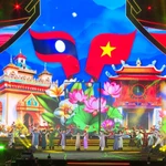 Le spectacle « Vietnam–Laos : Épopée de l’amitié » à Vientiane. Photo : VNA