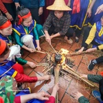 Fête de l’allumage du feu et du concours de cuisson du riz au village de Thi Cam 