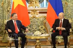 Le secrétaire général du Parti communiste du Vietnam, président de la République, To Lam (droite), et le président russe Vladimir Poutine. Photo: VNA
