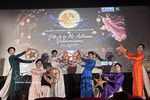 Un numéro artistique lors du programme « Grand concert sous la pleine lune - Fête de la Mi-Automne vietnamienne 2026 ». Photo: VNA