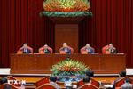 Le secrétaire général du Parti communiste du Vietnam, To Lam (au milieu), préside la conférence consacrée au bilan de la lutte contre la corruption, le gaspillage et les phénomènes négatifs durant le 13ᵉ mandat du Parti. Photo: VNA