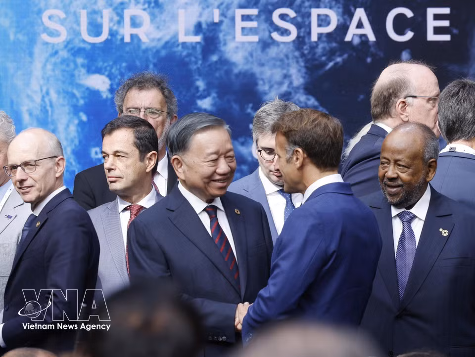 Le secrétaire général du Parti communiste du Vietnam et président de la République, To Lam et le président de la République française, Emmanuel Macron. Photo : VNA
