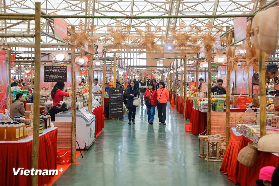 Chaque province ou ville (Hanoï, Hai Phong, Hue, Da Nang, Can Tho, etc.) dispose d’un espace commun de 200 à 250 m² pour promouvoir ses produits emblématiques ainsi que son potentiel culturel et touristique. Photo : Hoài Nam/Vietnam+
