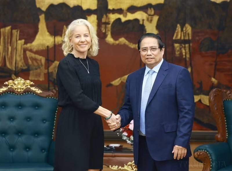 Le Premier ministre Pham Minh Chinh reçoit Susanna Campbell, présidente du groupe suédois Syre (Hanoï, 23 avril 2025).