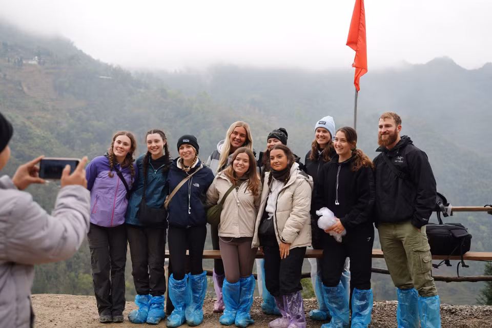 De nombreux touristes choisissent de voyager en autonomie à Hà Giang, afin de découvrir la beauté naturelle et la richesse culturelle de cette région montagneuse.