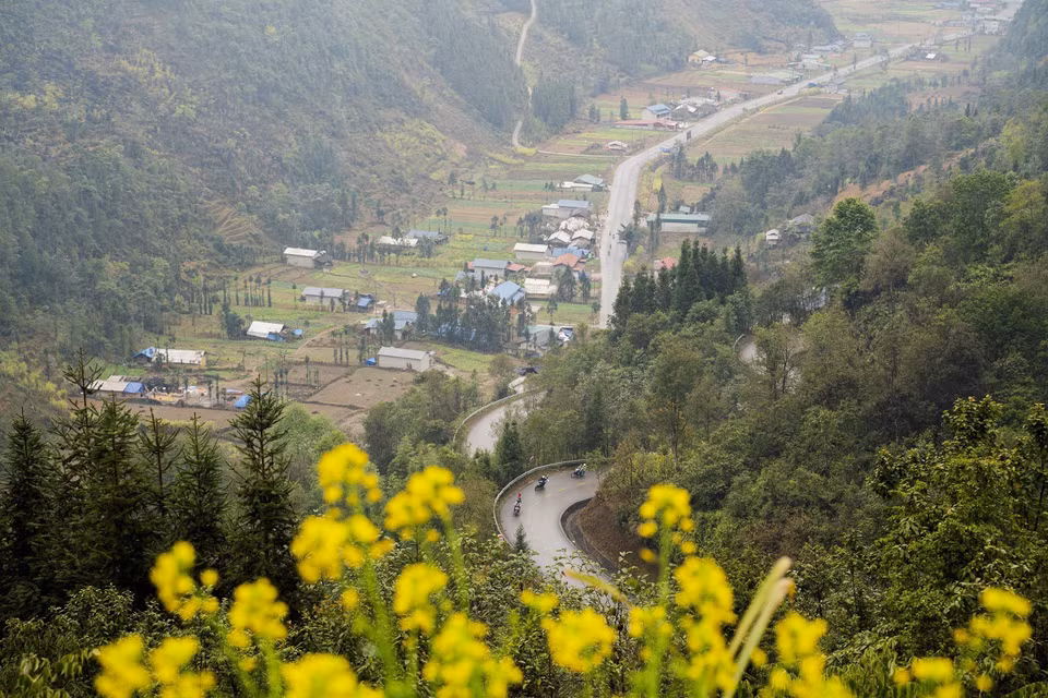Nichée dans le district de Dông Van, à Hà Giang, la commune de Phô Cao séduit par ses paysages naturels enchanteurs, ses maisons Hmong en torchis à l'architecture traditionnelle et ses coutumes riches en identité culturelle.