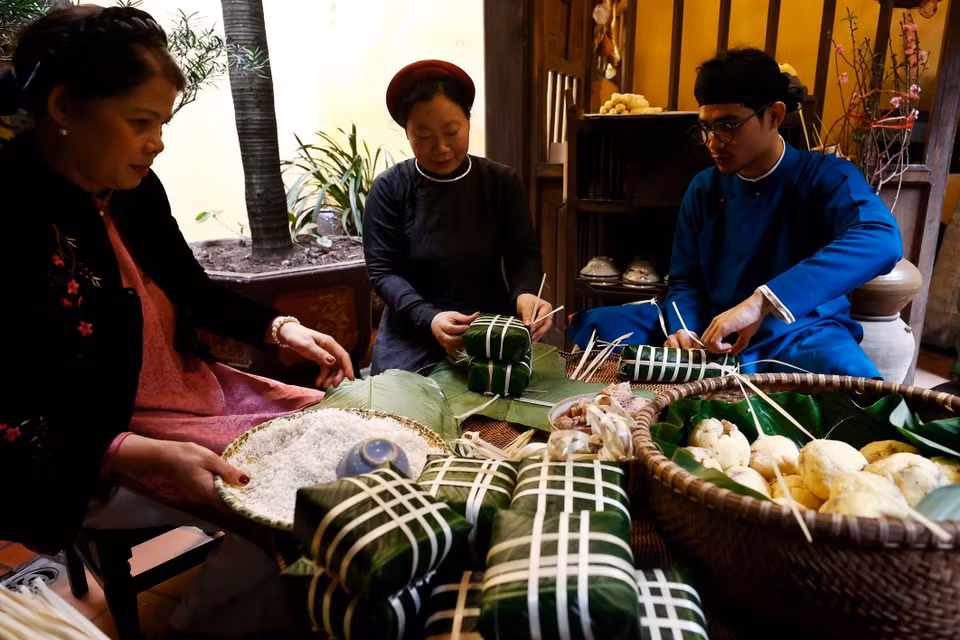 Le gâteau de riz gluant porte l'identité traditionnelle du Têt du peuple vietnamien. Photo: VNA
