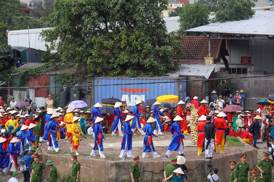 Reconstitution de la première bataille – celle de Dông Da.
