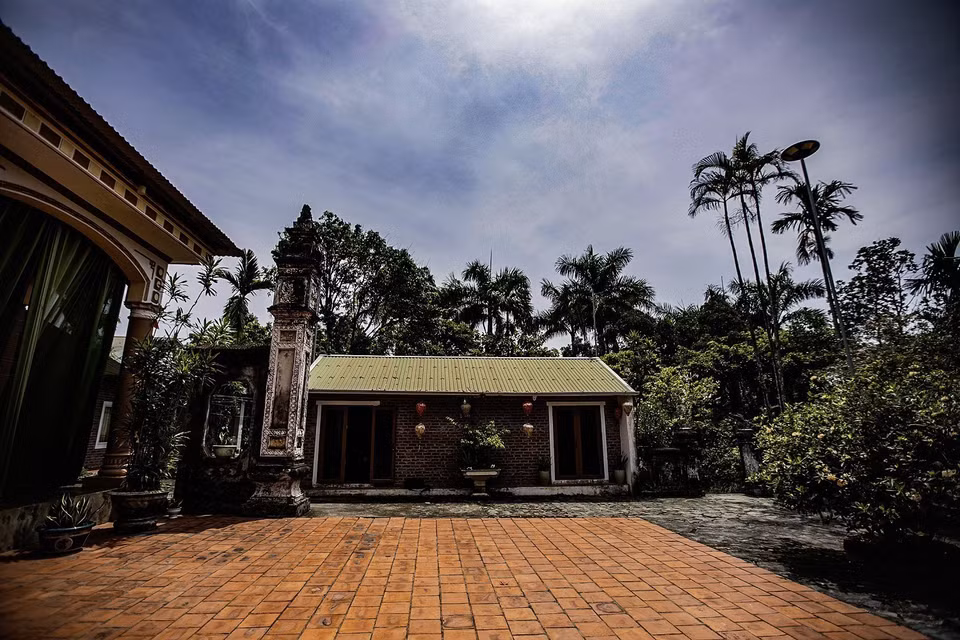 L’espace de vie de la famille Dinh Công, situé à Muong Coi, commune de Luong Son, province de Phu Tho, conserve encore de nombreux traits anciens et empreints d’authenticité. Photo: VNA